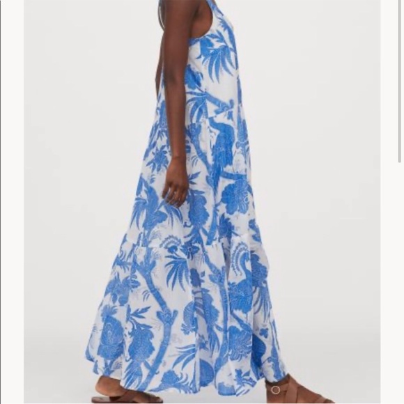 H&M •Blue and White Printed Maxi Dress• - Picture 3 of 9